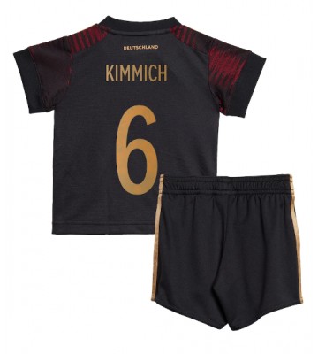Tyskland Joshua Kimmich #6 Replika Babytøj Udebanesæt Børn VM 2022 Kortærmet (+ Korte bukser)